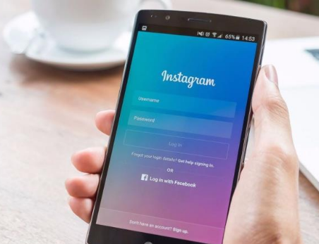 انستقرام تقوم بحذف الحسابات المزيفة 1