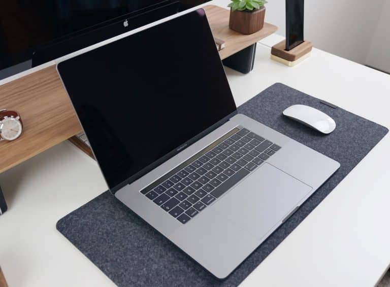 How to clean Macbooks 1