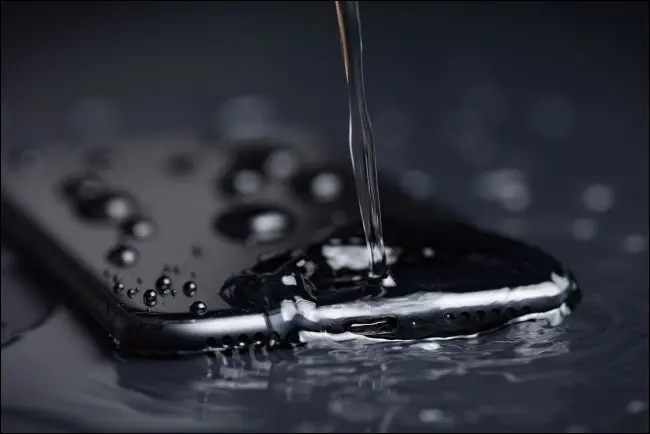 هل جهاز iPhone الخاص بي مقاوم للماء؟ 2 هل جهاز iPhone الخاص بي مقاوم للماء؟ 2