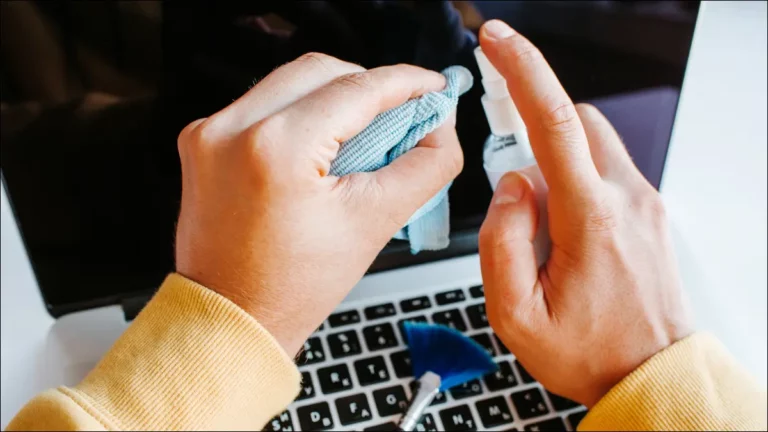 كيفية تنظيف شاشة MacBook الخاصة بك 2