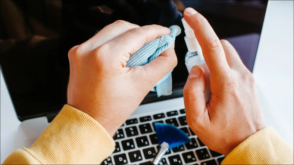كيفية تنظيف شاشة MacBook الخاصة بك 1