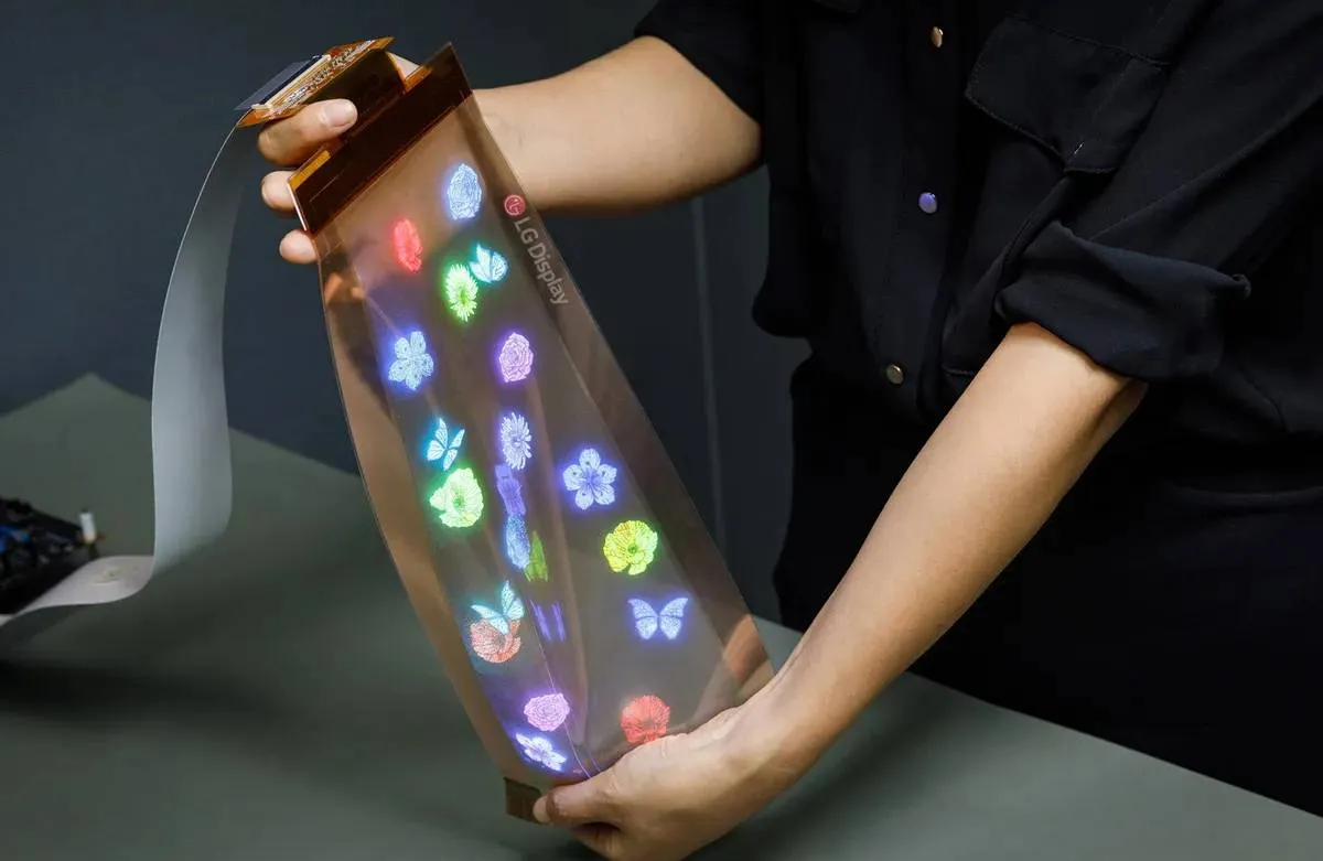 تعرض LG أول شاشة قابلة للتمدد مع قدرة تمدد بنسبة 20٪ 1