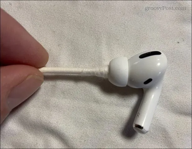 كيفية تنظيف AirPods الخاصة بك 5