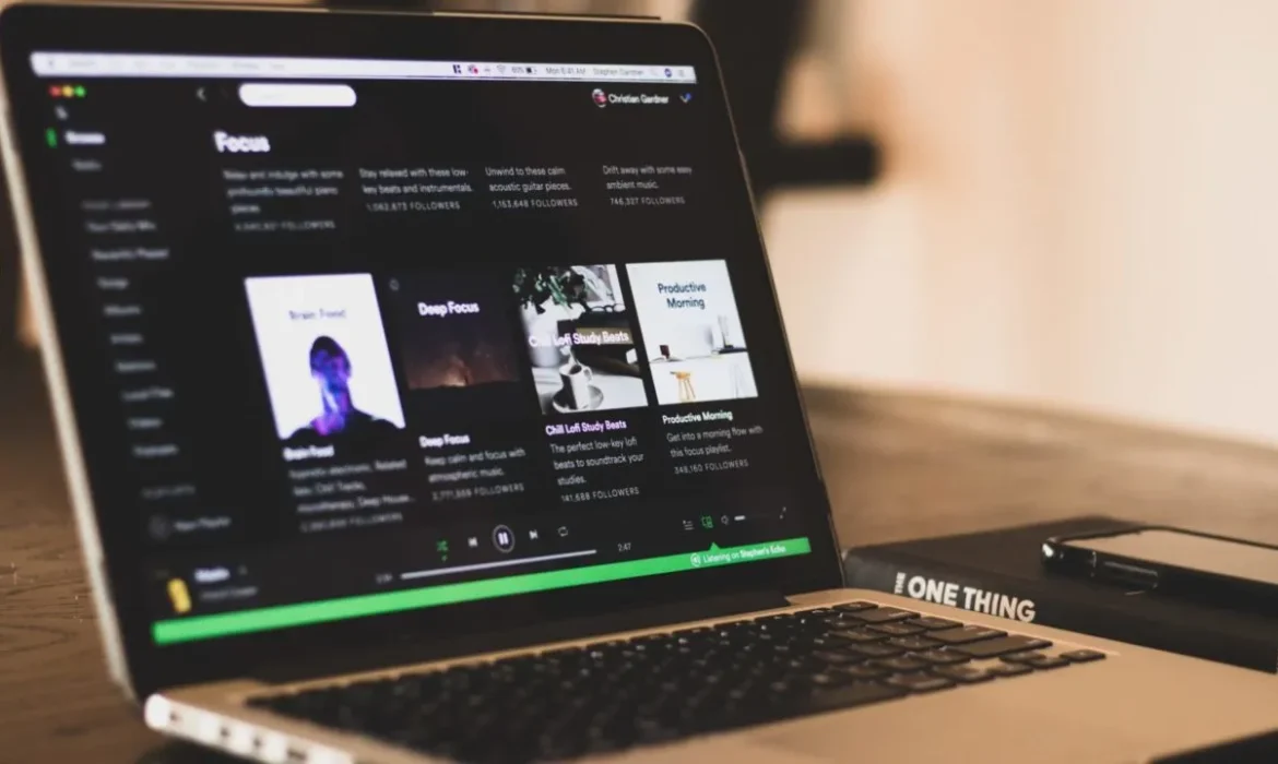 كيفية الجمع بين قوائم التشغيل المتعددة لـ Spotify على جهازك 40